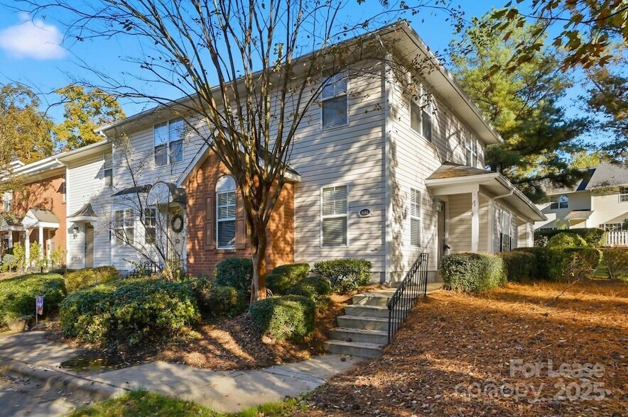 4282 Melrose Club Dr, Unit 3+2 in Matthews, NC - Foto de edificio