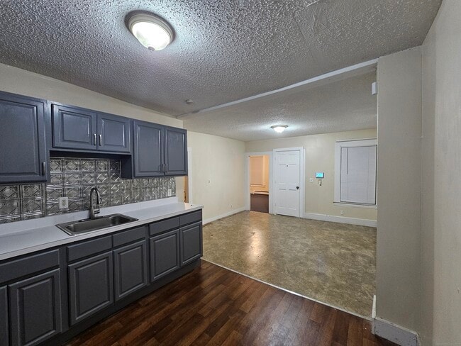 8 Edgar St in New Haven, CT - Building Photo - Building Photo