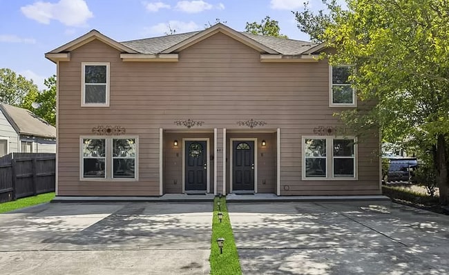 605 Center St, Unit B