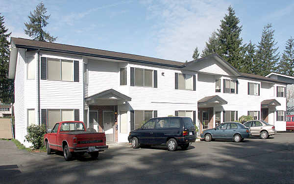 Auburn Crystal Apartments in Auburn, WA - Building Photo