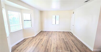 8730 6th St in Downey, CA - Foto de edificio - Building Photo