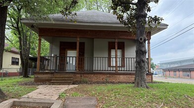 3401 S Harwood St in Dallas, TX - Building Photo - Building Photo