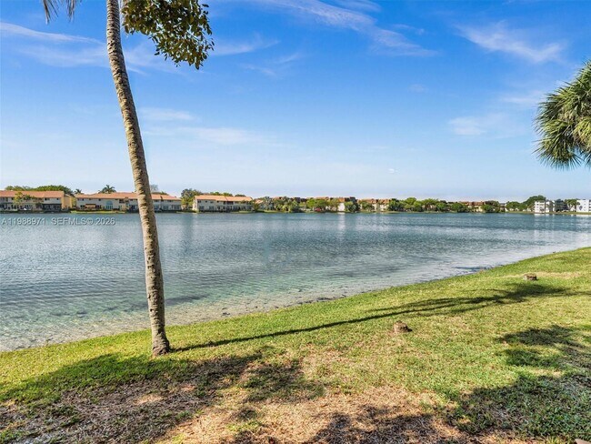 770 NE 199th St in Miami, FL - Building Photo - Building Photo