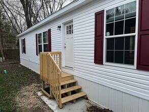 6610 Lear Nagle Rd in North Ridgeville, OH - Foto de edificio - Building Photo