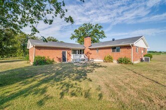 1001 Crisp Rd in Ennis, TX - Building Photo - Building Photo