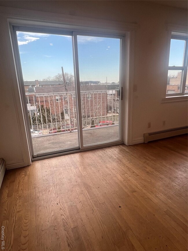 20-05 Hazen St in Queens, NY - Building Photo - Building Photo