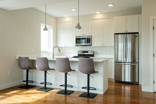 1 Everett St, Unit 504 in Boston, MA - Building Photo