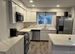 406 Lakefront Blvd in Buffalo, NY - Building Photo - Building Photo