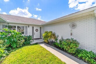 10990 Greentrail Dr S in Boynton Beach, FL - Building Photo - Building Photo