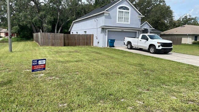 8018 Shepherd Ave in Spring Hill, FL - Building Photo - Building Photo