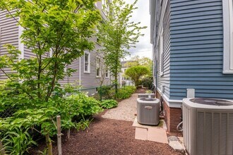 24 Walden St in Cambridge, MA - Building Photo - Building Photo