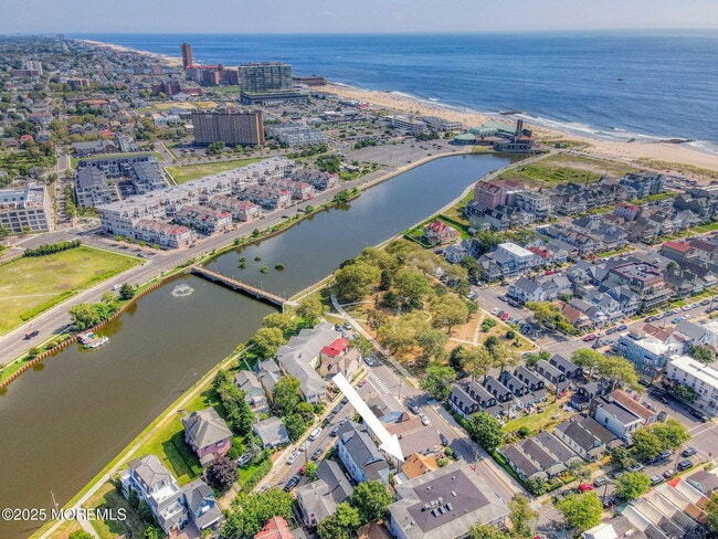 13 Pilgrim Pathway in Ocean Grove, NJ - Building Photo - Building Photo