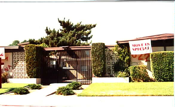 Casa Serena in San Bernardino, CA - Building Photo