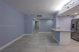 20350 W Country Club Dr in Aventura, FL - Building Photo - Building Photo