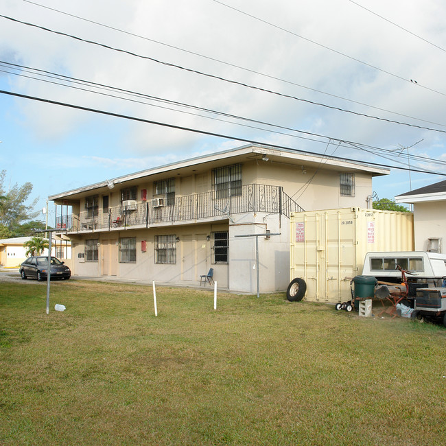 1453 NW 2nd Ave in Florida City, FL - Foto de edificio - Building Photo