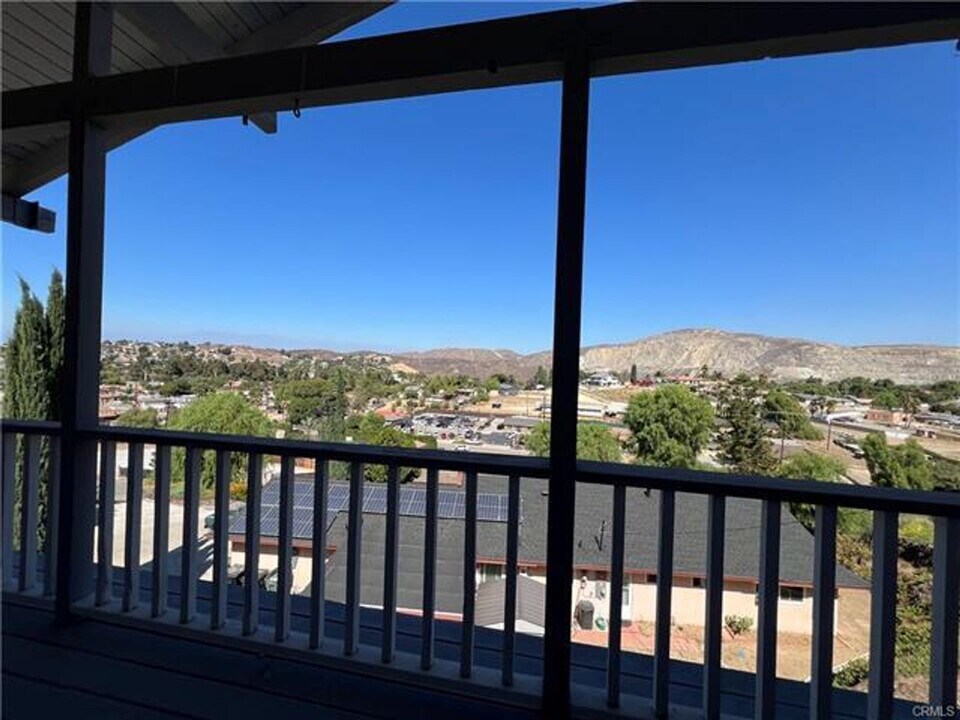 7885 Marilyn Dr in Corona, CA - Building Photo
