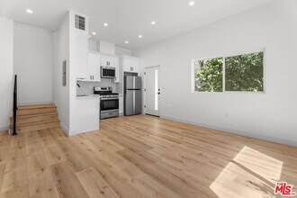 2154 Patricia Ave in Los Angeles, CA - Building Photo - Building Photo