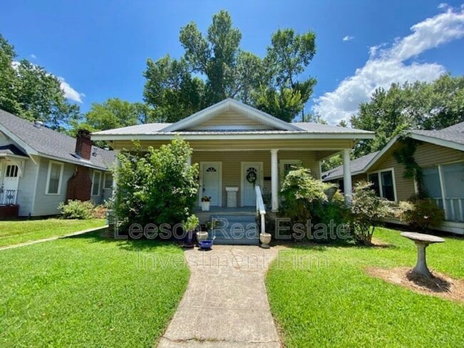 property at 823 Linden St