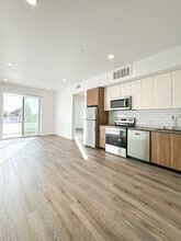 301 D Apartments in West Sacramento, CA - Foto de edificio - Building Photo