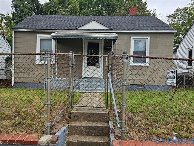 property at 1116 E 15th St