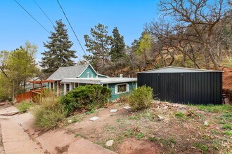 807 Shoshone Pl in Manitou Springs, CO - Building Photo - Building Photo