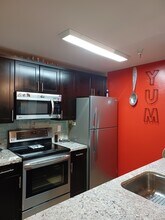 6400 Christie Ave, Unit 3208 in Emeryville, CA - Building Photo - Building Photo