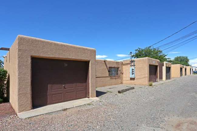 Knob Heights Triplexes in Albuquerque, NM - Foto de edificio - Building Photo
