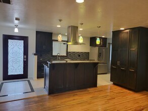 485 Redwood Way in Chico, CA - Building Photo - Building Photo