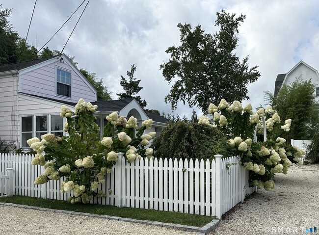 property at 9 Rowland Pl