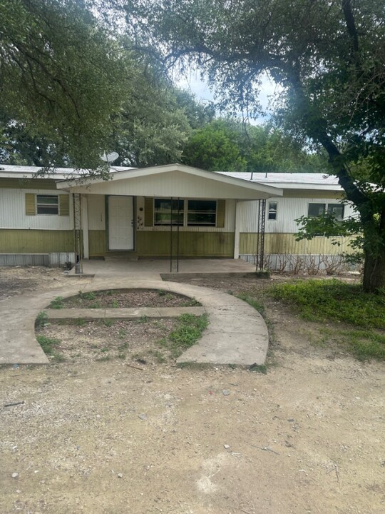 1358 Old Moody Rd in Eddy, TX - Building Photo