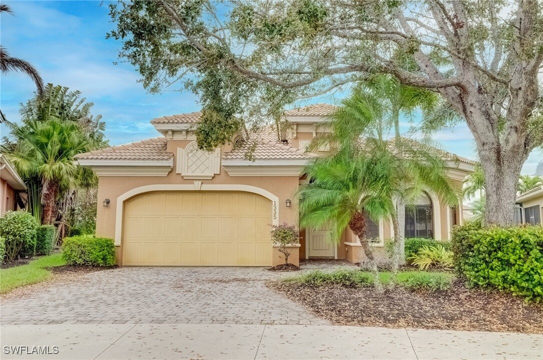 1335 Andalucia Way in Naples, FL - Building Photo