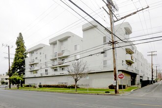 New Hampshire Terrace in Los Angeles, CA - Building Photo - Building Photo
