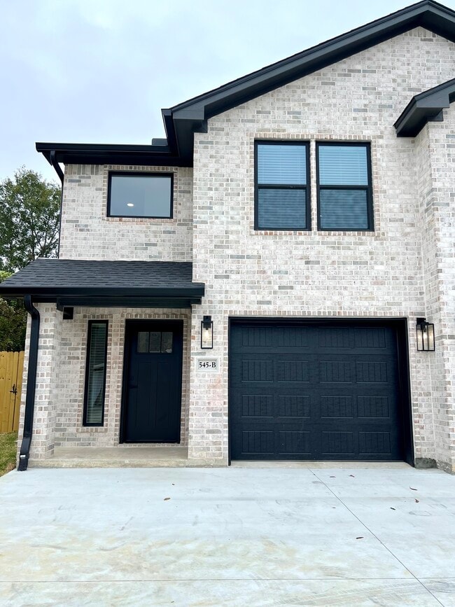 545 S 28th St, Unit B in Nederland, TX - Building Photo - Building Photo