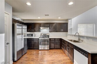 10425 MIHELA Ave in Las Vegas, NV - Building Photo - Building Photo