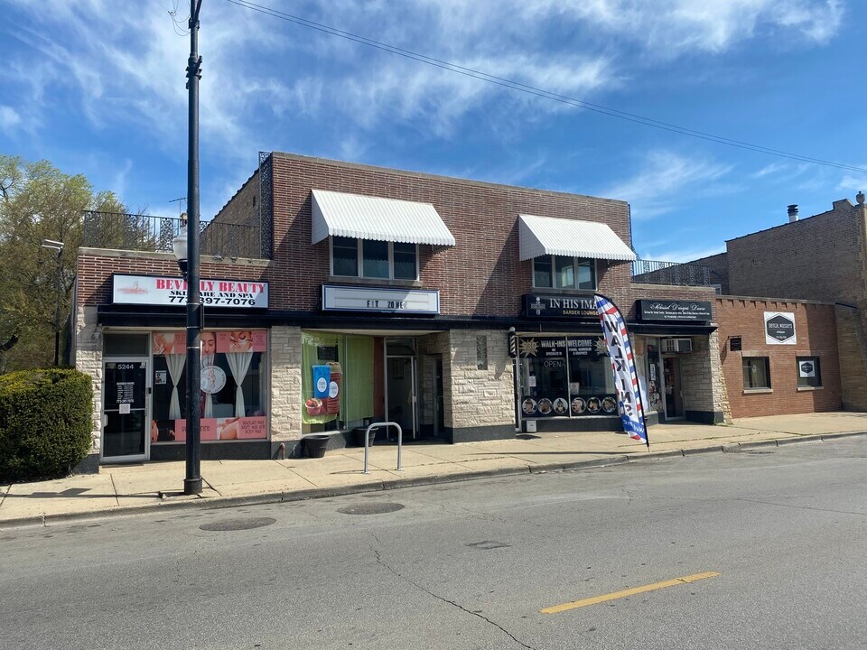 5240 W Belmont Ave in Chicago, IL - Building Photo