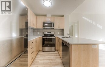 301 Westmount Rd W in Kitchener, ON - Building Photo - Building Photo