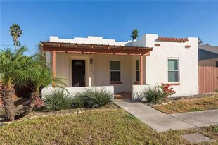 816 Ivy Ave in McAllen, TX - Building Photo