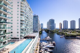 400 Sunny Isles Blvd in Sunny Isles Beach, FL - Building Photo - Building Photo