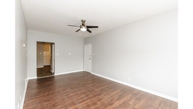 4504 W Fullerton Ave in Chicago, IL - Foto de edificio - Building Photo