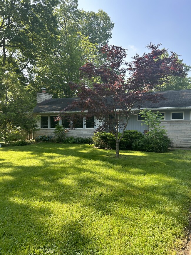 property at 435 W 46th St