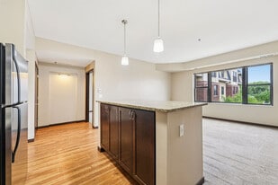 Oaks Station Place in Minneapolis, MN - Building Photo