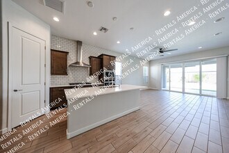2131 East Charlotte Dr in Phoenix, AZ - Building Photo - Building Photo