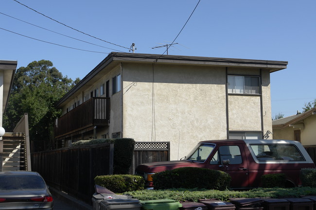 2515 Bartlett St in Oakland, CA - Building Photo - Building Photo