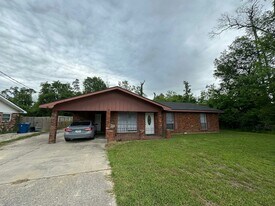2222 N Rose Park Ave in Sulphur, LA - Building Photo