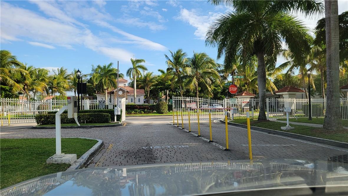 2864 SW 83rd Ave in Miramar, FL - Building Photo