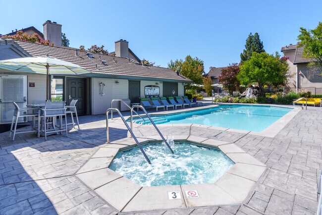 Chardonnay Gardens in Livermore, CA - Foto de edificio - Building Photo