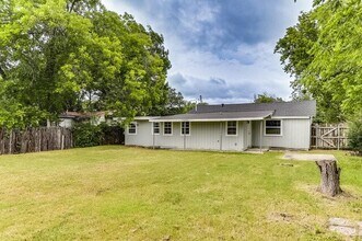 621 Prairie St in Everman, TX - Building Photo - Building Photo