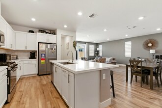 5758 Tournament Ct in Tracy, CA - Foto de edificio - Building Photo