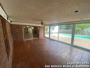 2713 W Mistletoe Ave in San Antonio, TX - Building Photo - Building Photo