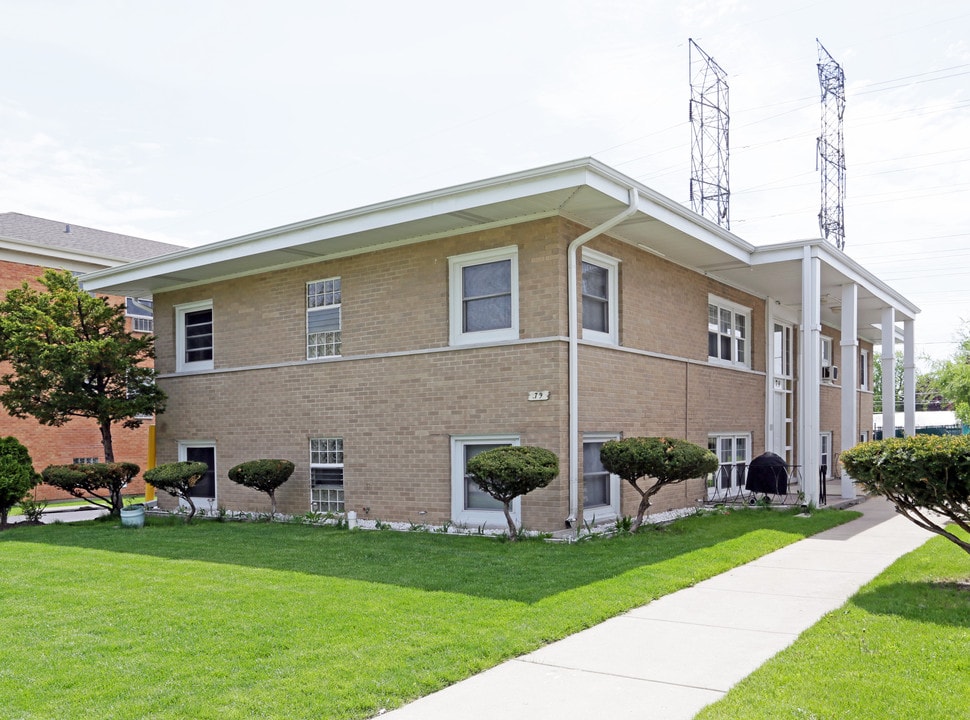 79 E Blecke Ave in Addison, IL - Foto de edificio